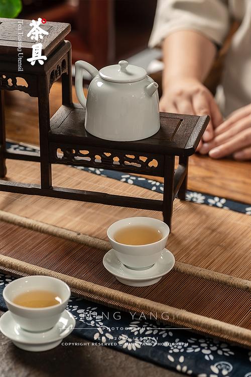 杯中乾坤 摄影师董名扬的茶具美学